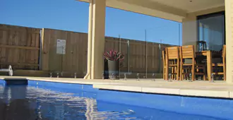 GLASS POOL FENCING